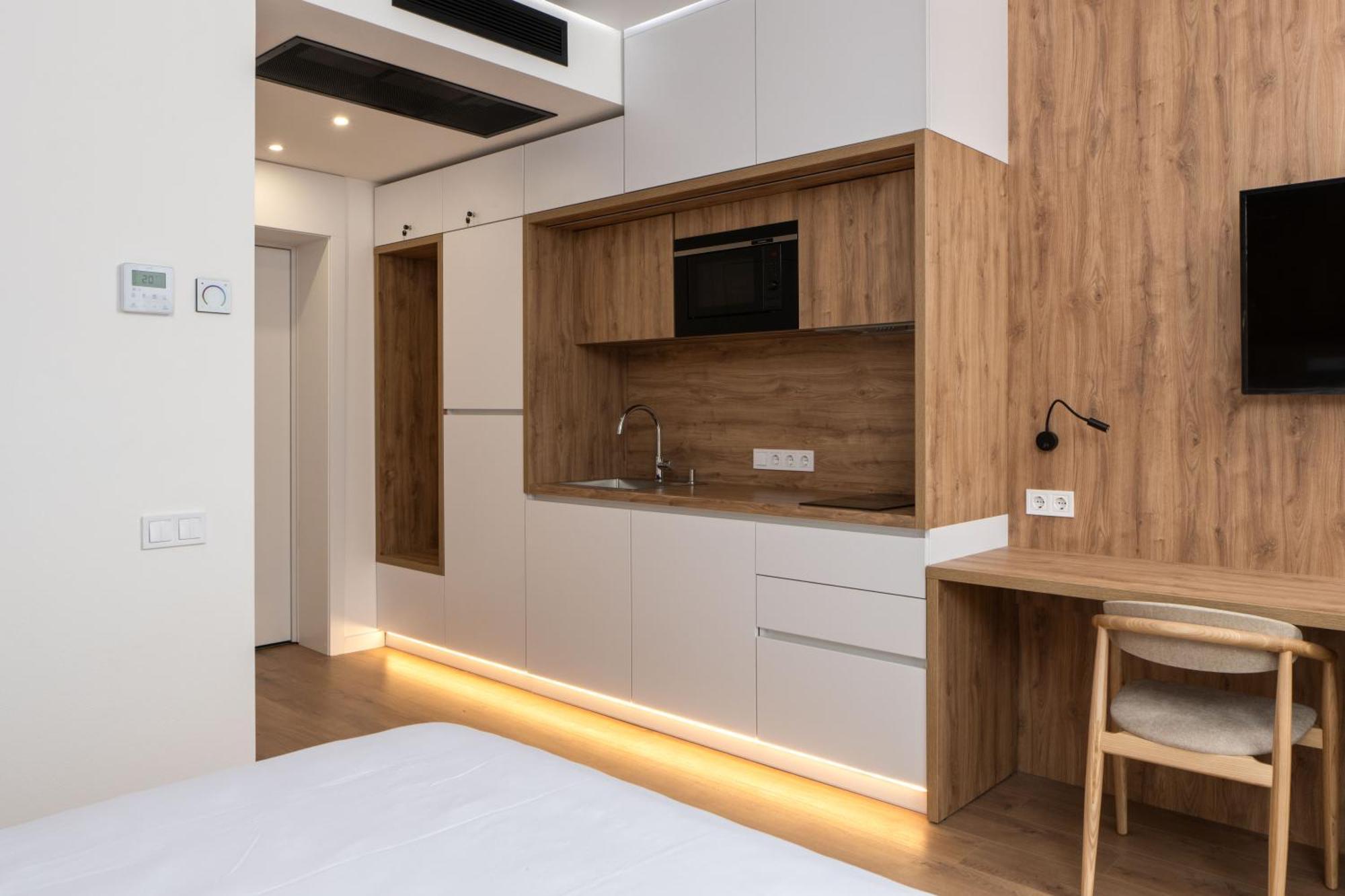 Готель Lumen Living 4*
